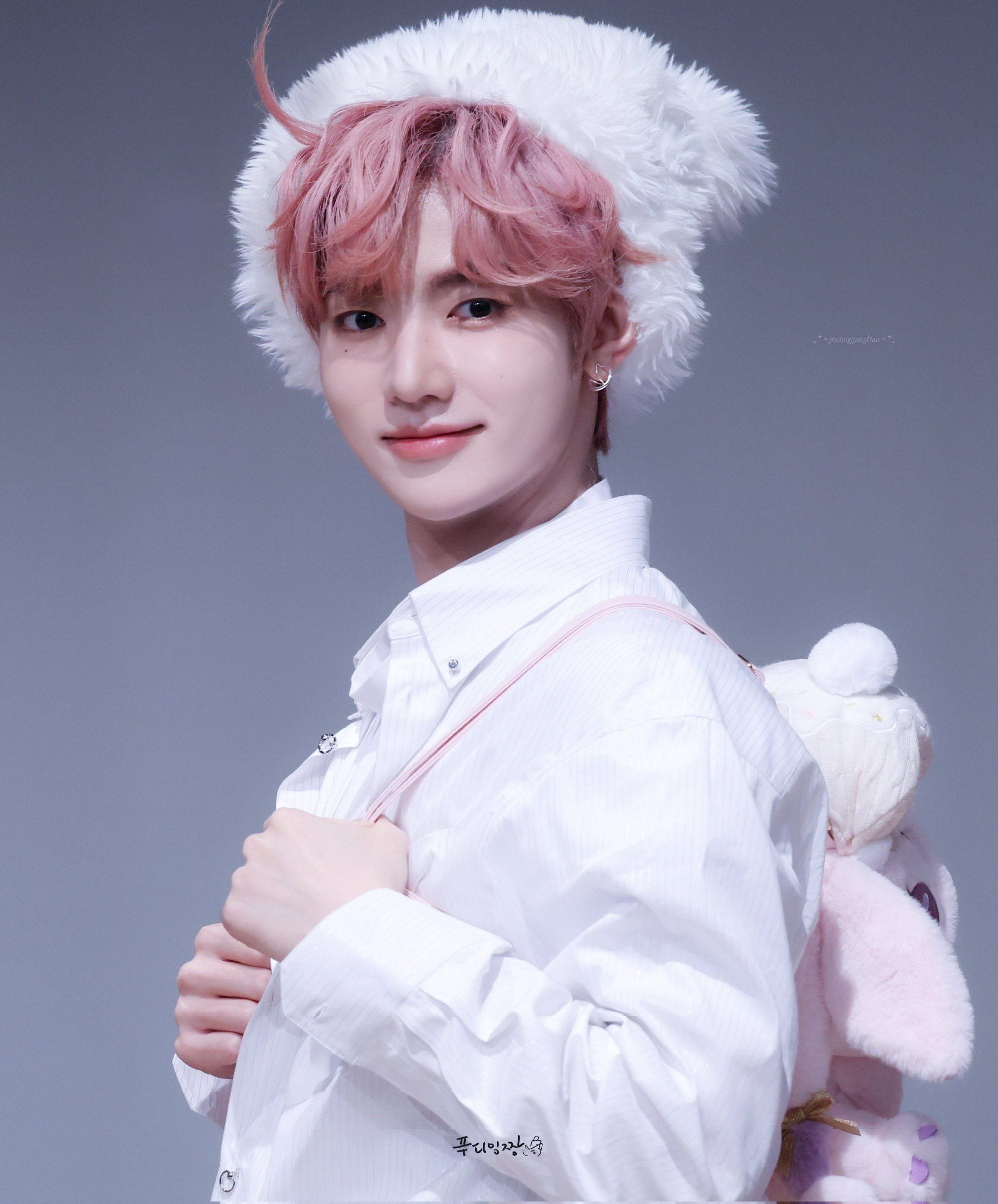 A moment captured by Zhang Hao (ZEROBASEONE)'s fan