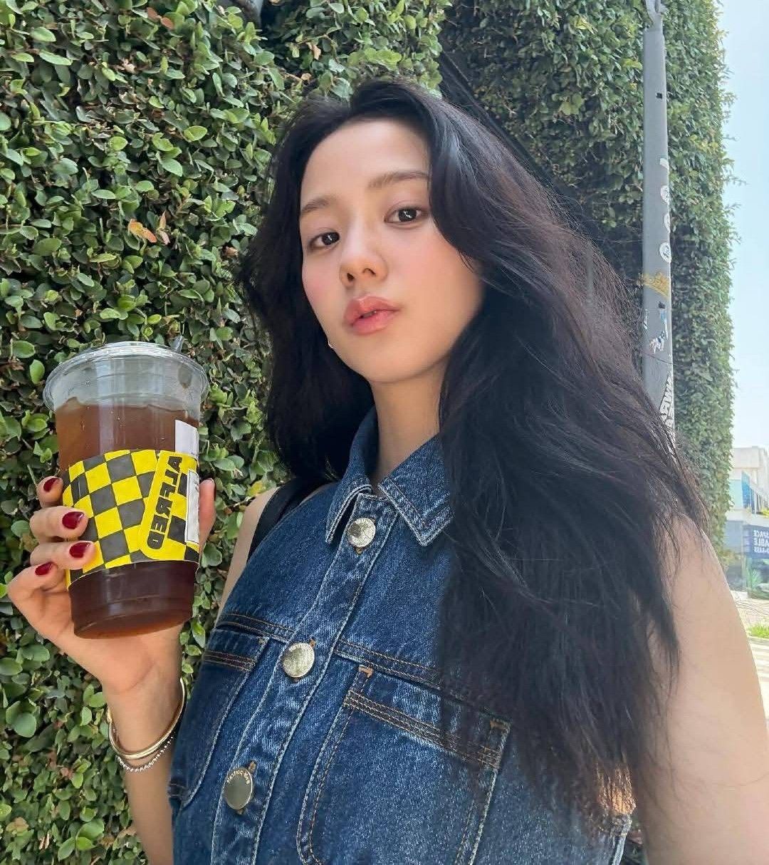 A moment captured by Jisoo (BLACKPINK)'s fan