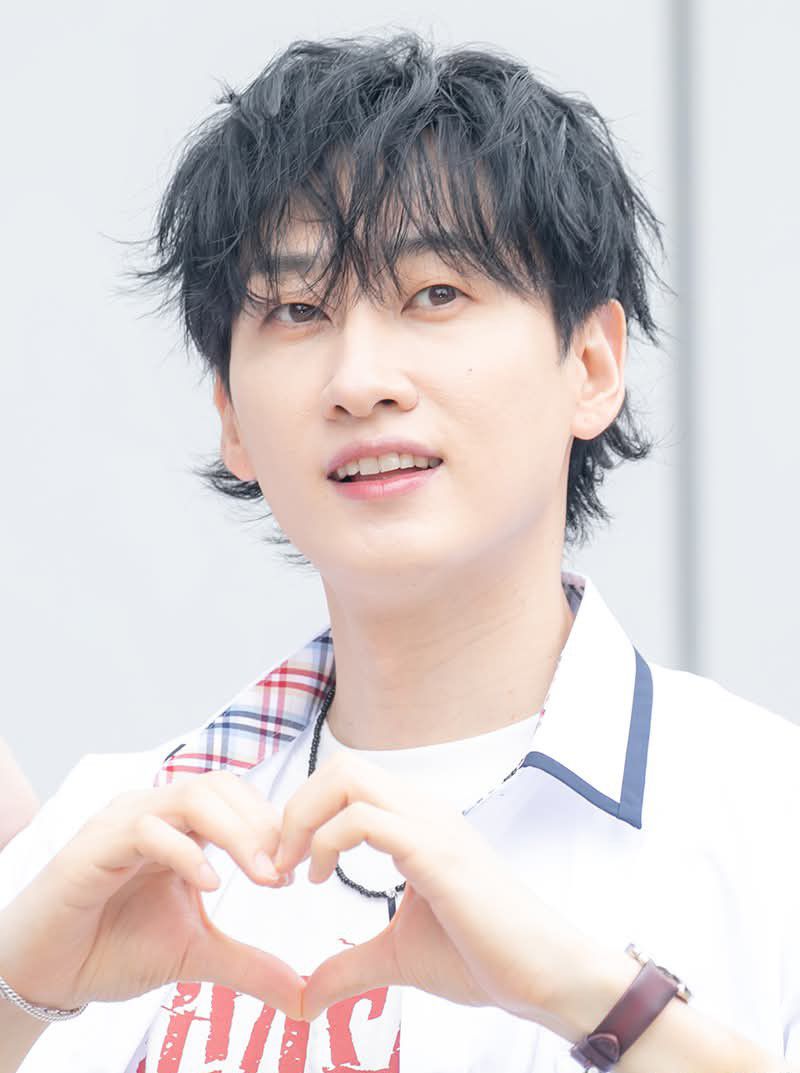 Recent activity shot of Eunhyuk (Super Junior)