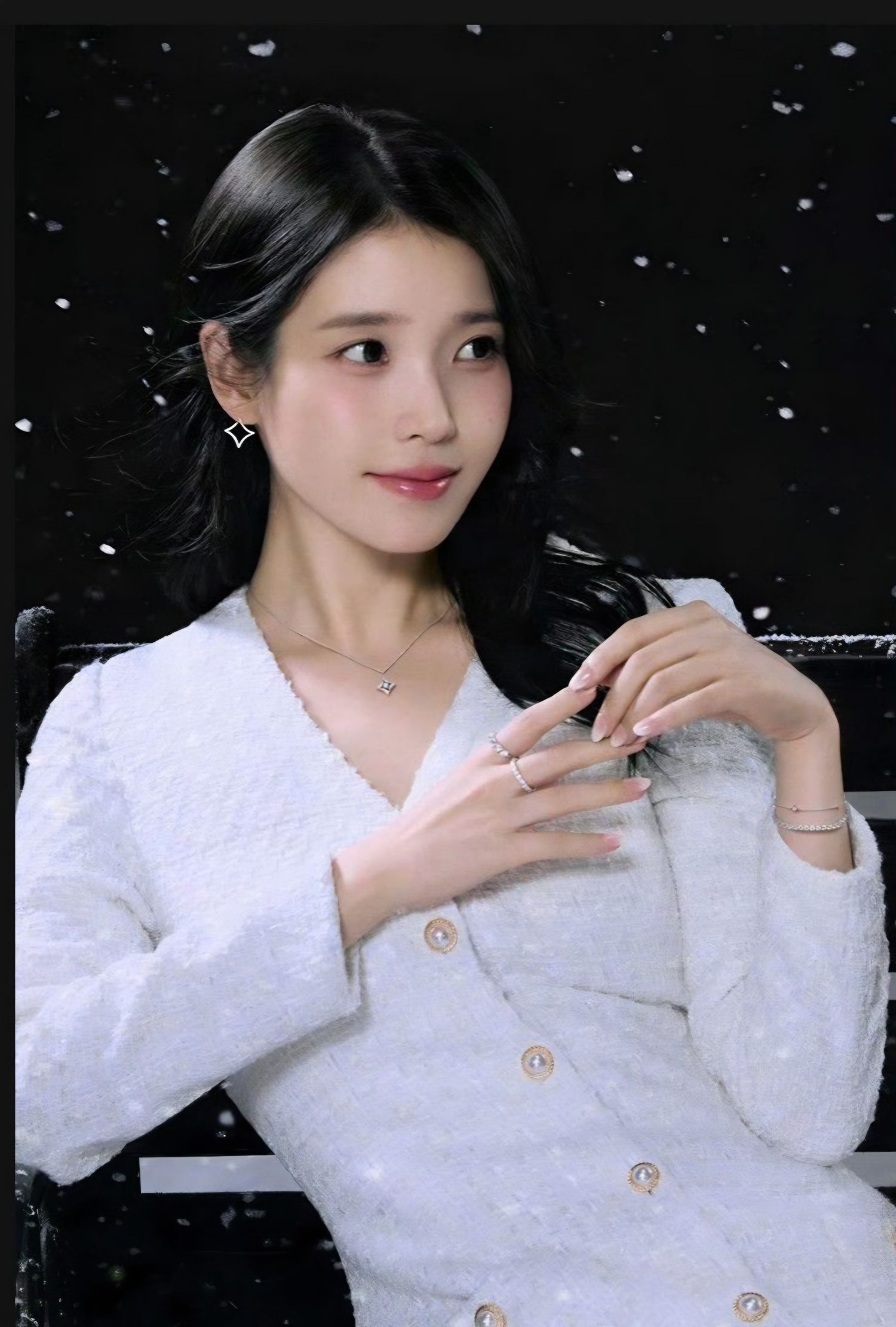 Behind-the-scenes cut of Lee Chaeyeon