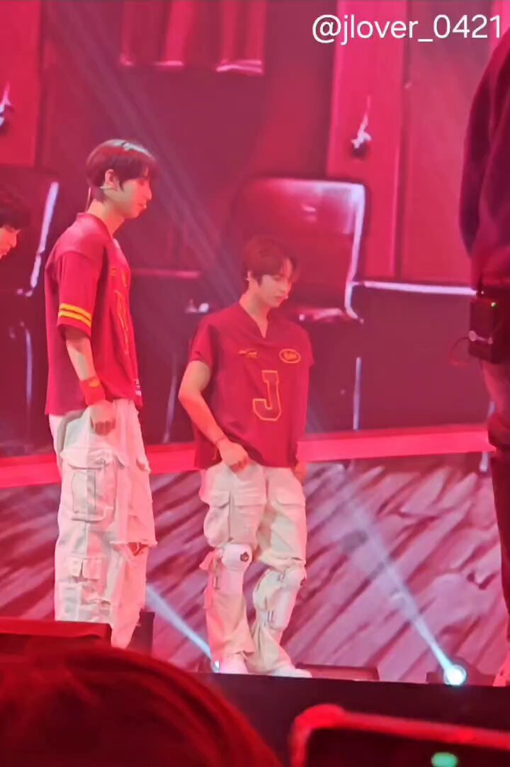 Behind-the-scenes cut of JL (AHOF)