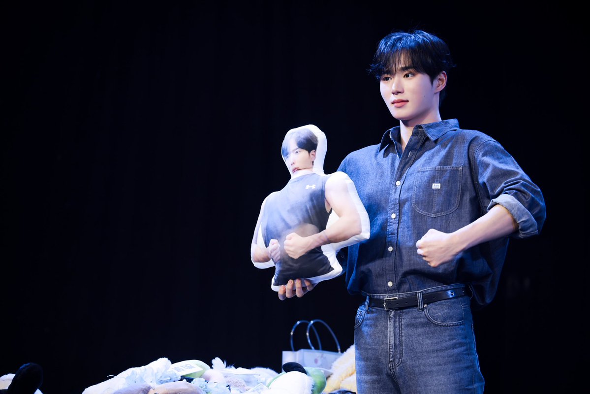 A moment captured by WEi's fan