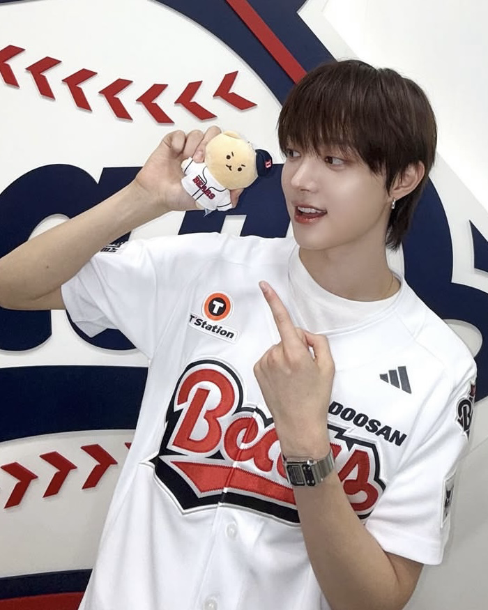 Behind-the-scenes cut of EJ (&TEAM)