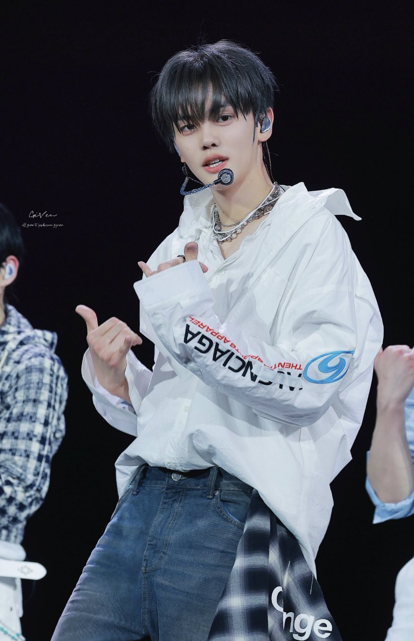 Latest photo of Kim Gyuvin (ZEROBASEONE)