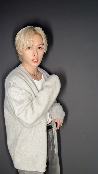 The most beloved wallpaper among Lee Know (Stray Kids)'s fans