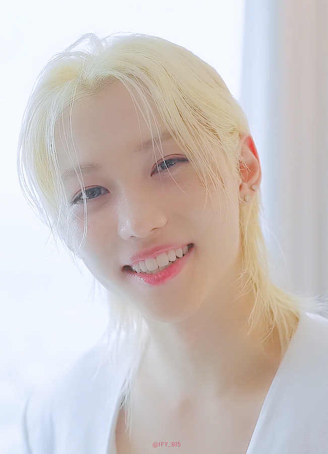 Latest photo of Felix (Stray Kids)