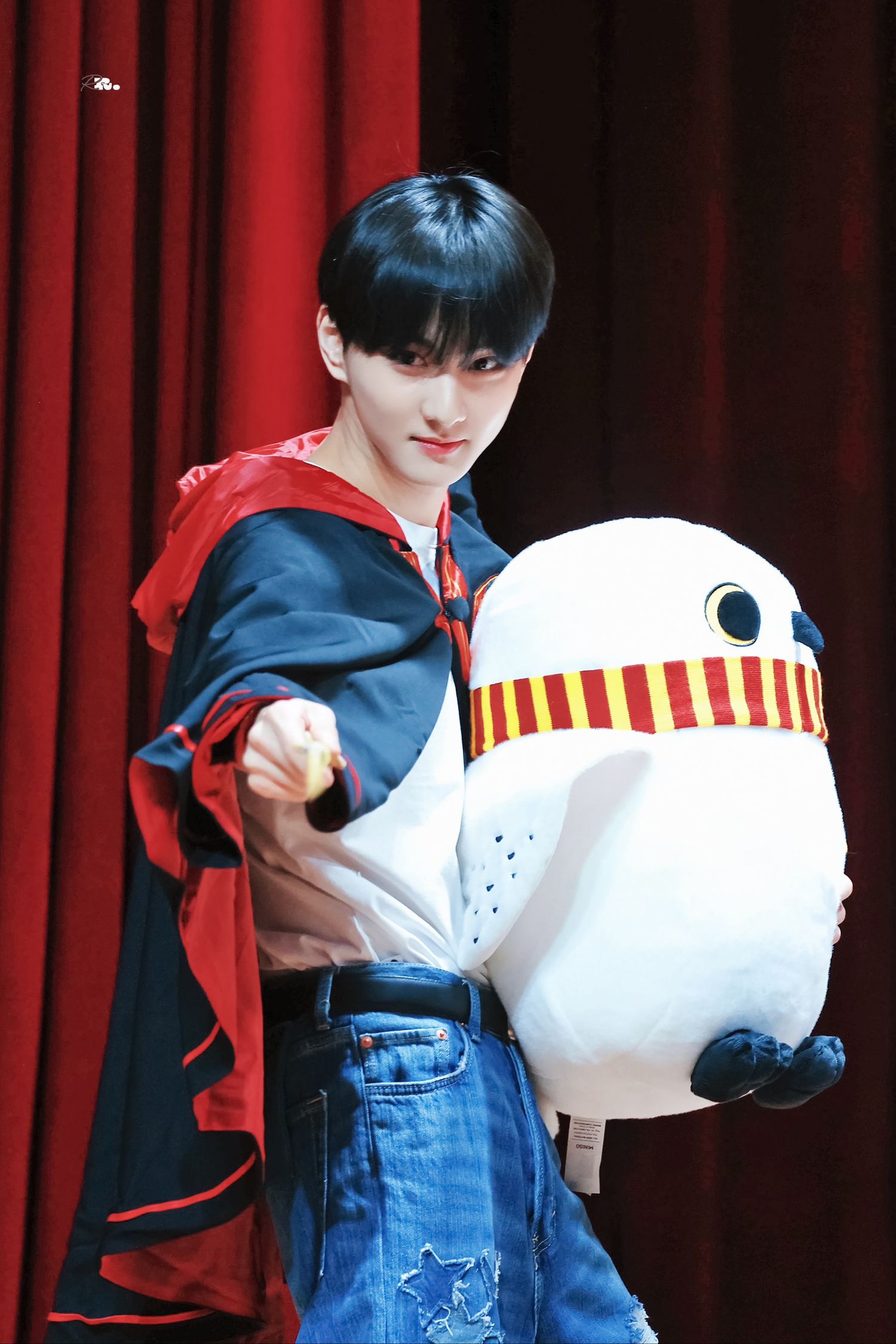 Recent activity shot of Jungwon (ENHYPEN)