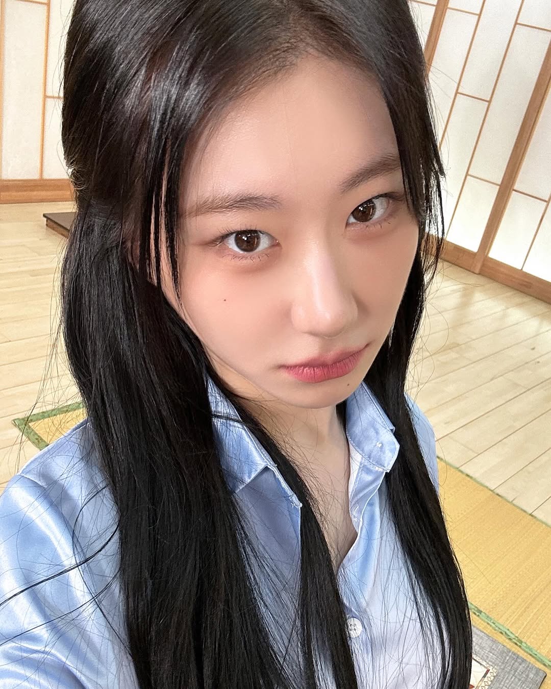 Behind-the-scenes cut of Chaeryeong (ITZY)