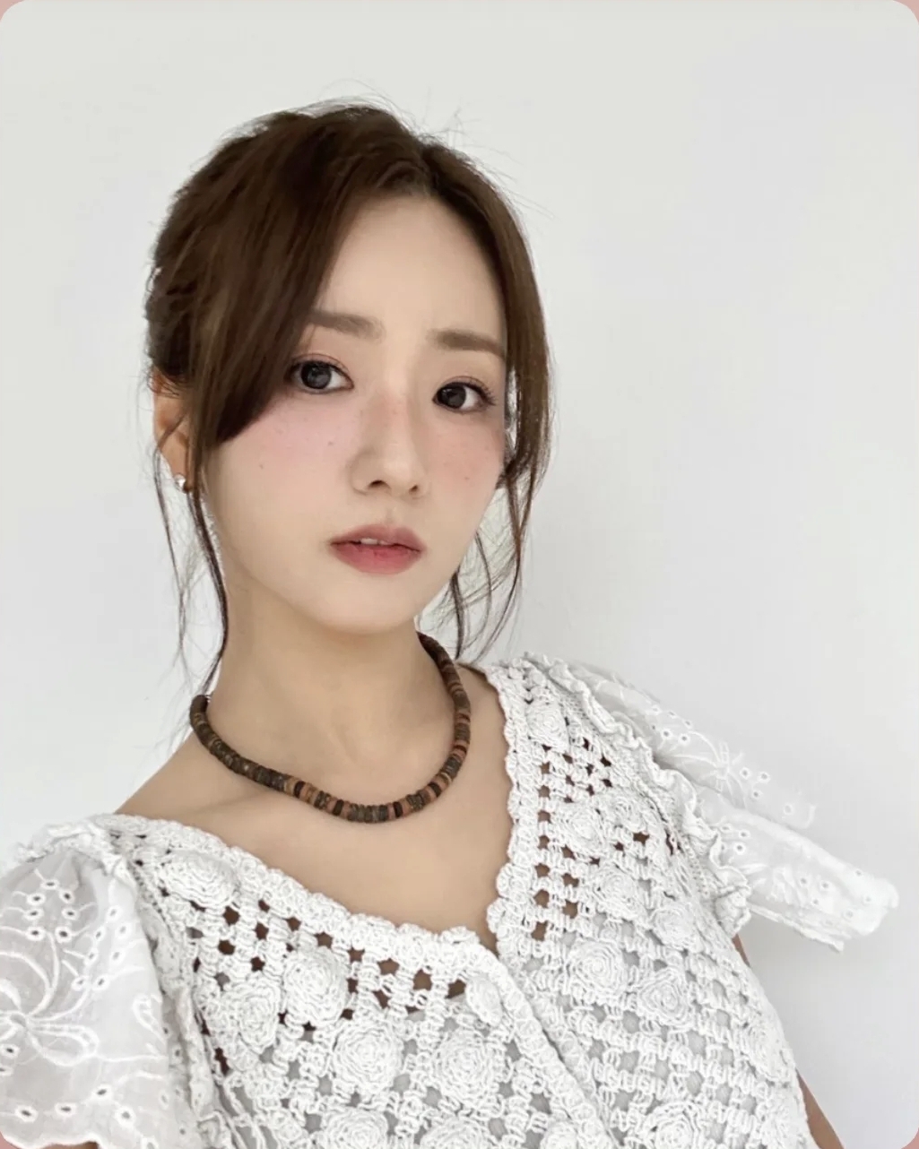 Recent activity shot of Yoon Bomi (Apink)