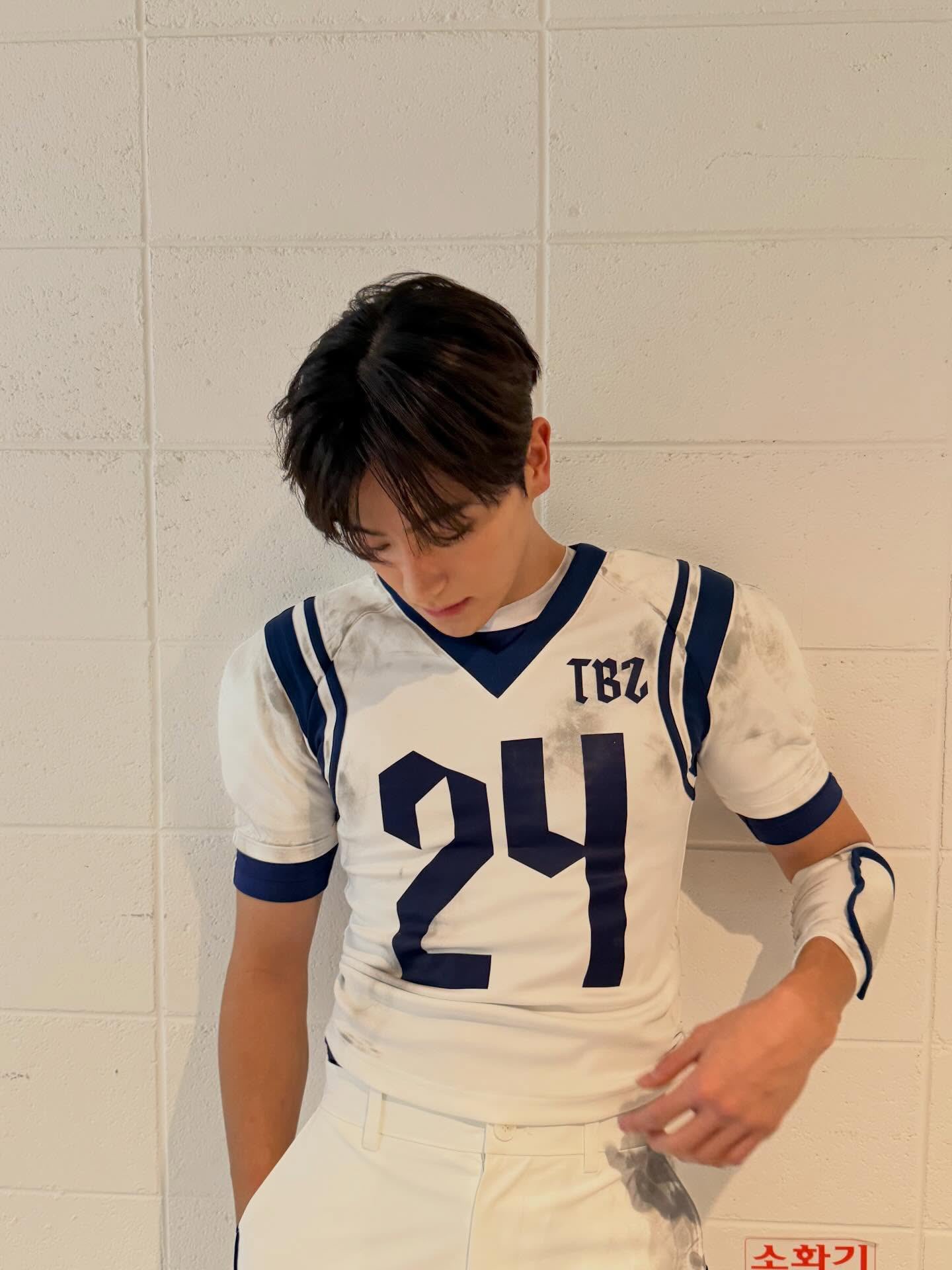 Latest photo of Hyunjae (THE BOYZ)