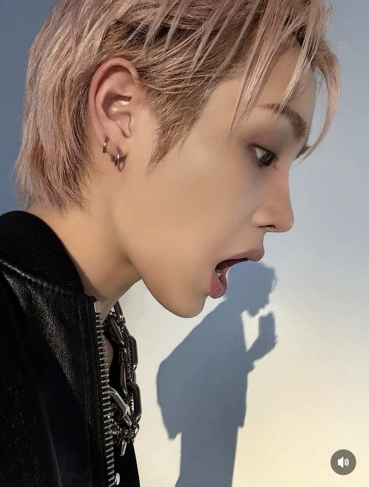 Behind-the-scenes cut of Hunter (Xikers)