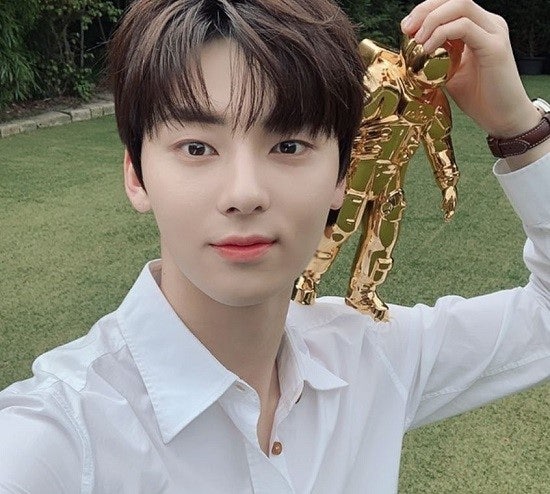 Behind-the-scenes cut of Hwang Minhyun