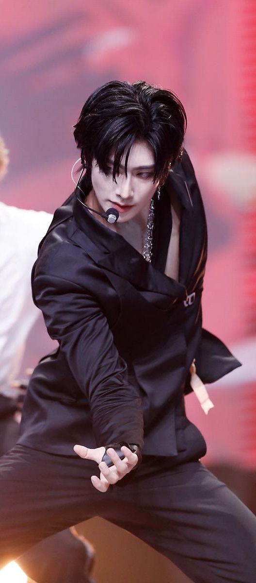 Fandom-recommended wallpaper image of Ricky (ZEROBASEONE)