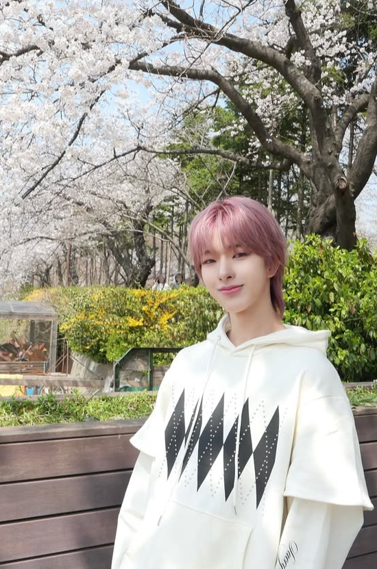 Tomoya (NEXZ)的最新照片