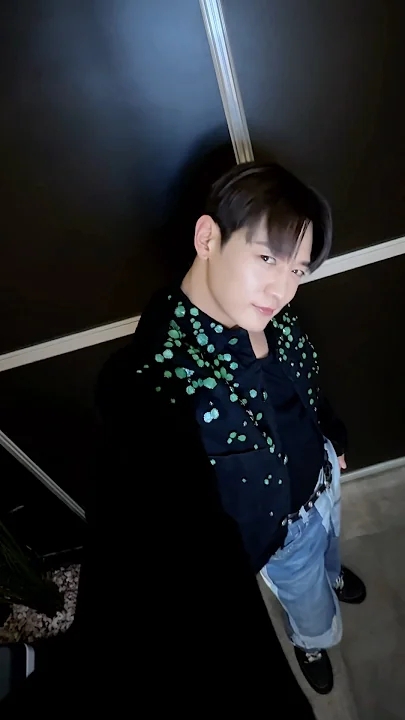 Today's most popular wallpaper in the SHINee community