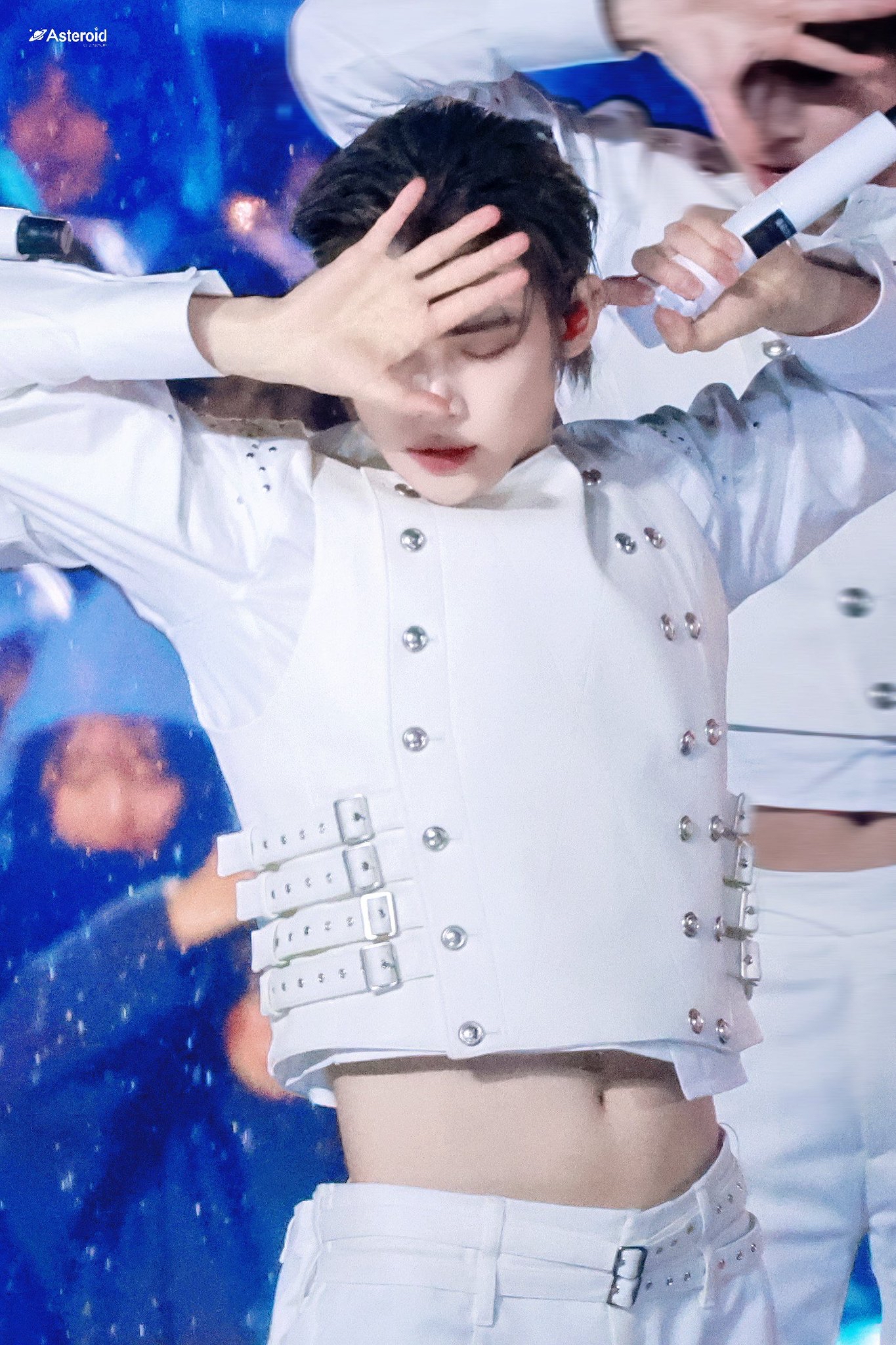 然竣 (TOMORROW X TOGETHER)的最新活动照片