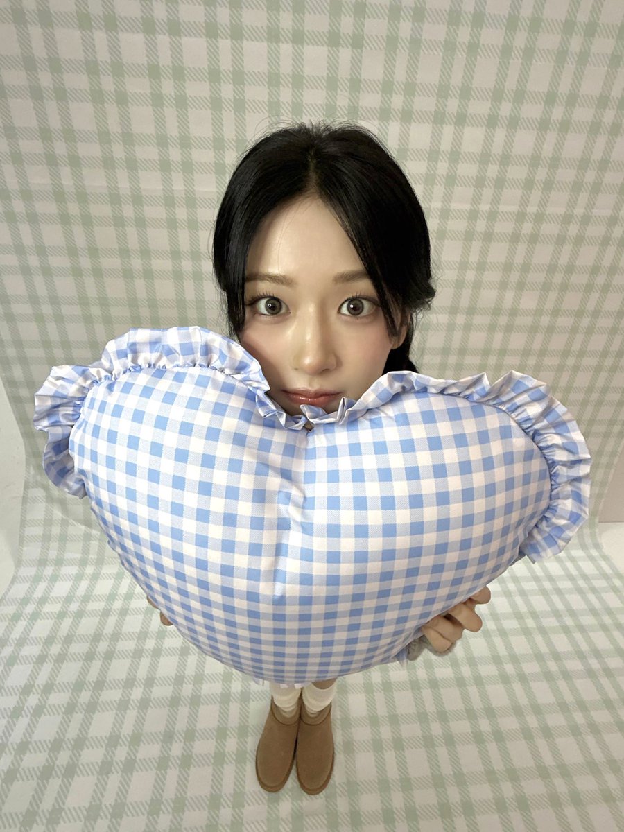 Behind-the-scenes cut of IVE