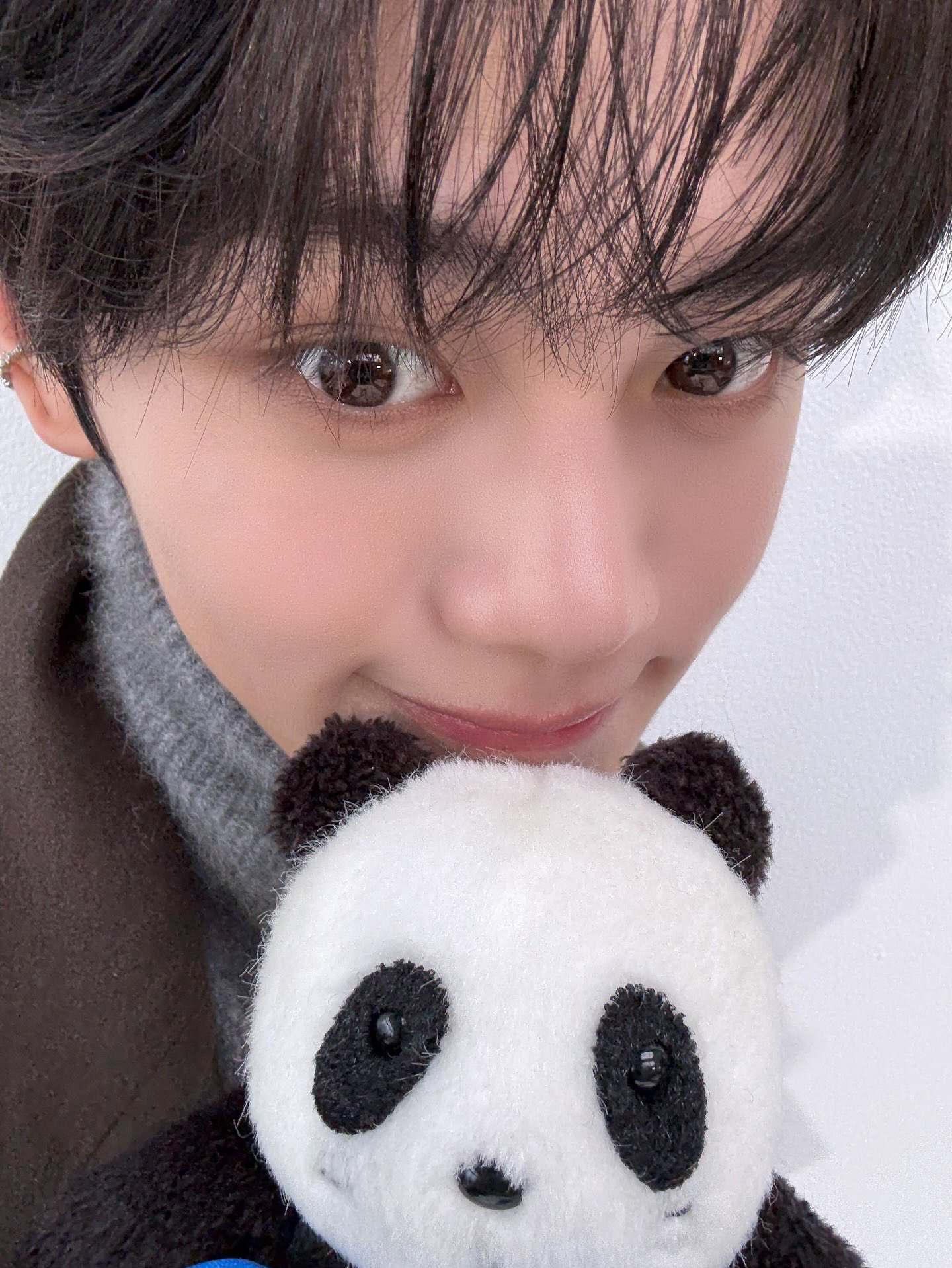 Recent activity shot of Kim Gyuvin (ZEROBASEONE)