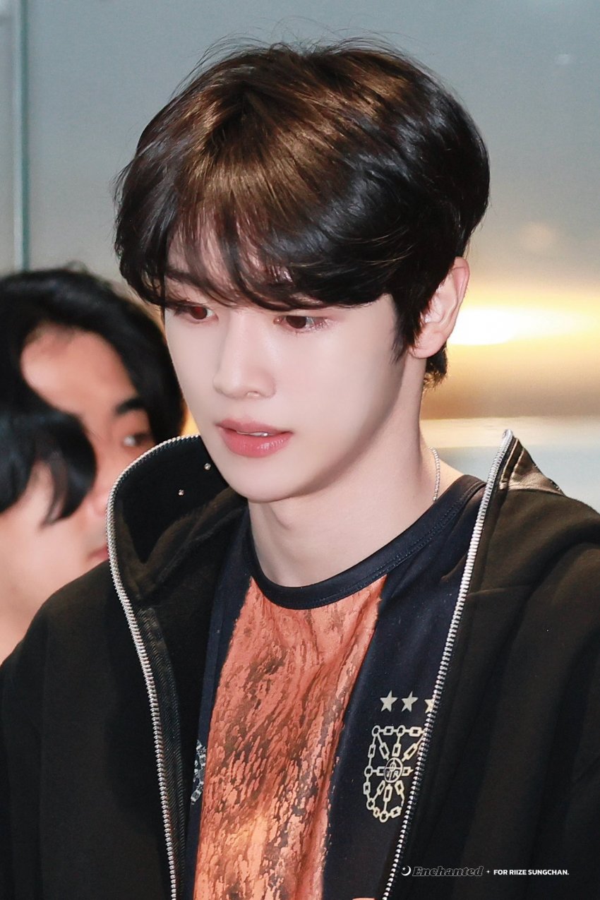 Recent activity shot of Sungchan (RIIZE)