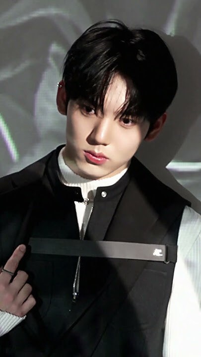 Foto terbaru Han Yujin (ZEROBASEONE)