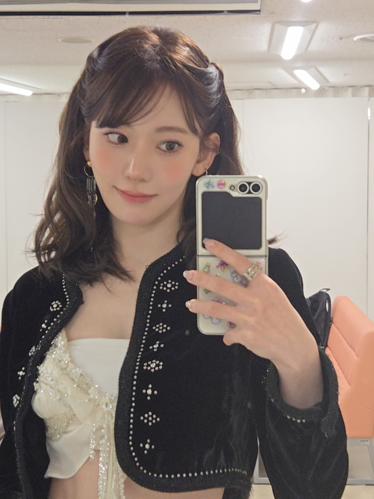 Behind-the-scenes cut of Sakura (LE SSERAFIM)