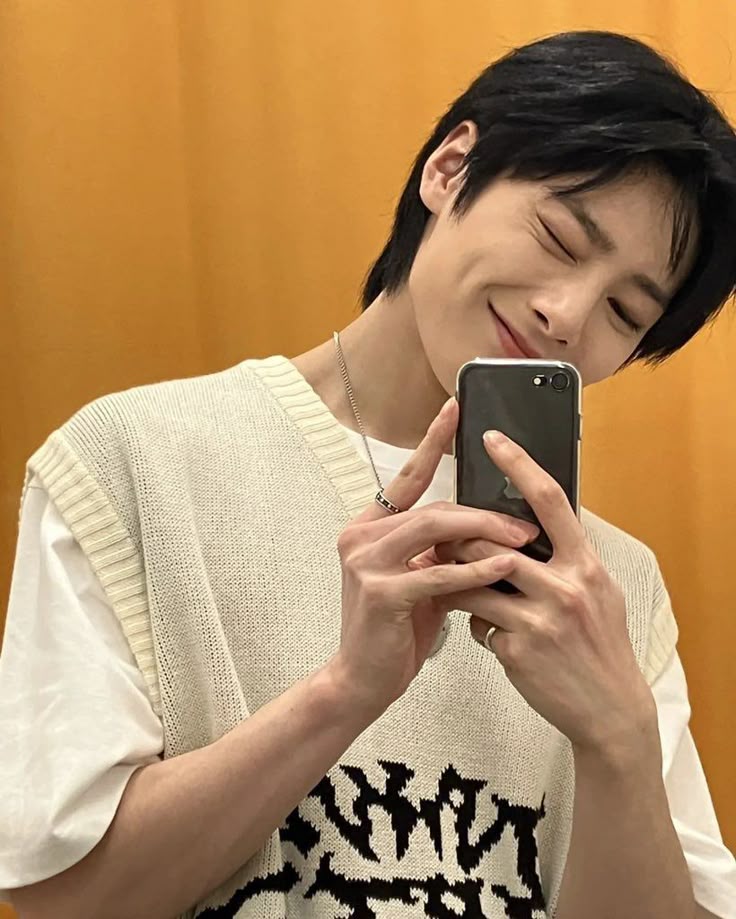 Behind-the-scenes cut of I.N (Stray Kids)