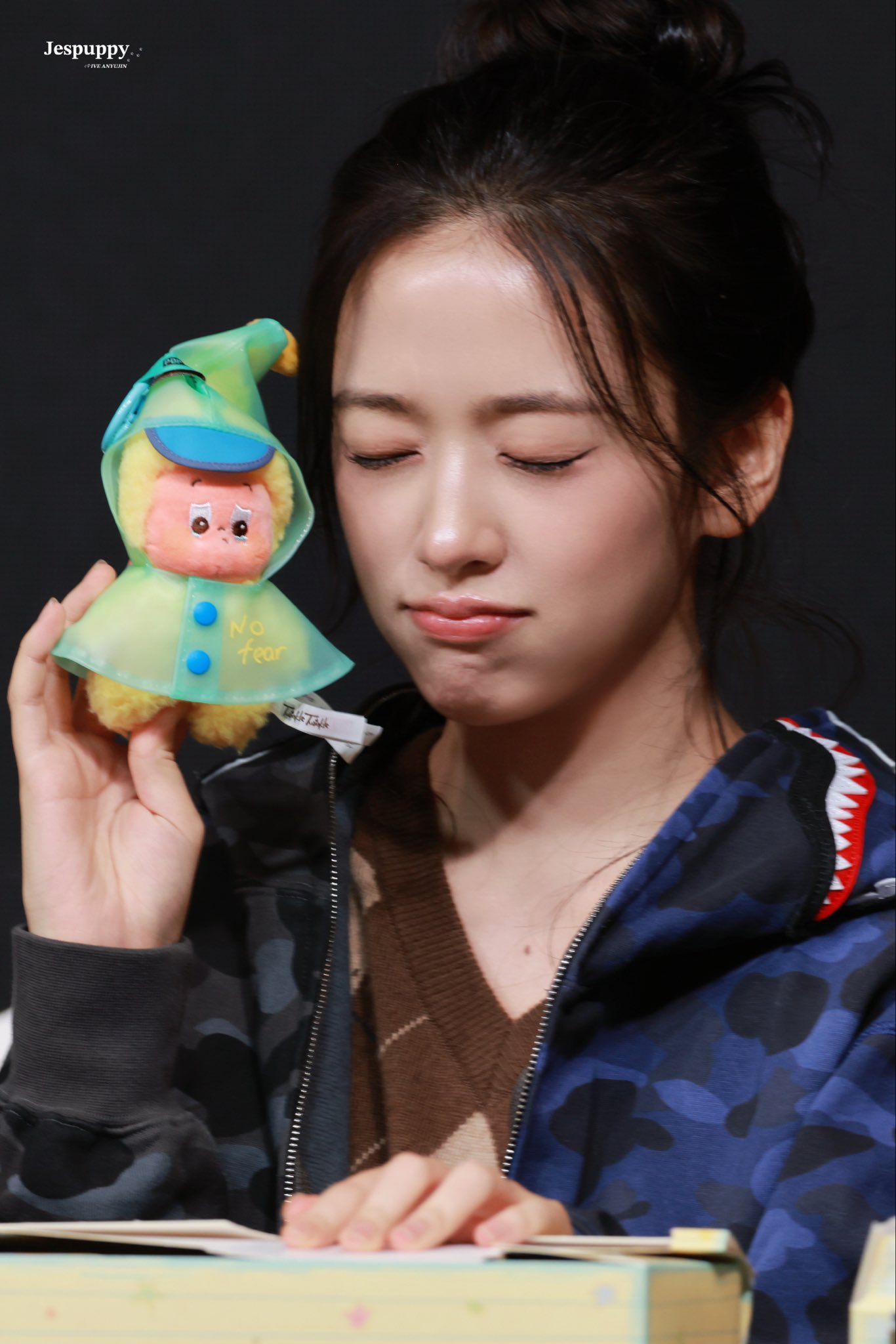 A moment captured by An Yujin (IVE)'s fan