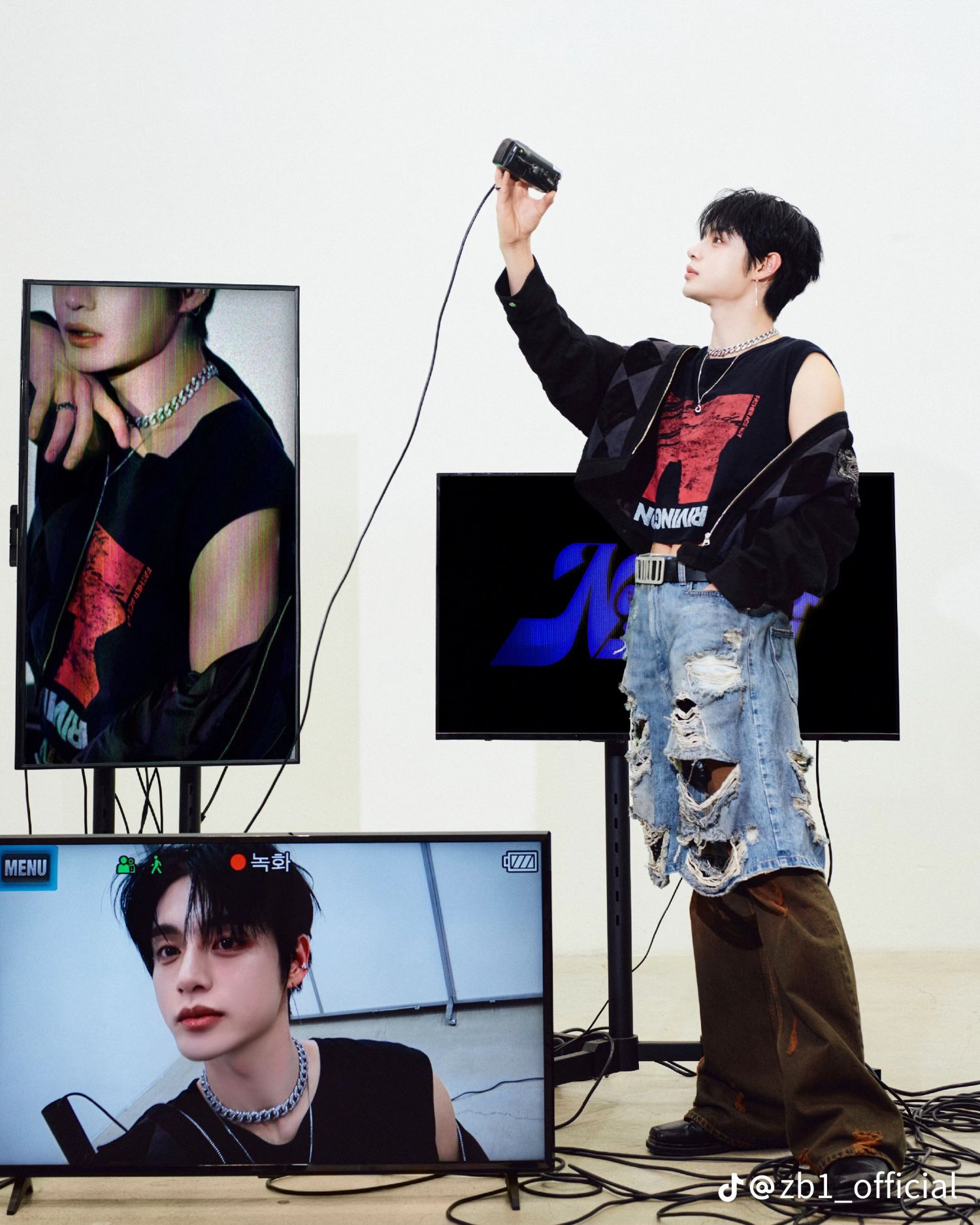 A moment captured by Kim Jiwoong (ZEROBASEONE)'s fan