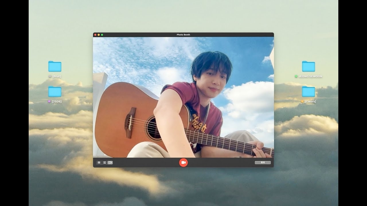 A moment captured by Jeong Sewoon's fan