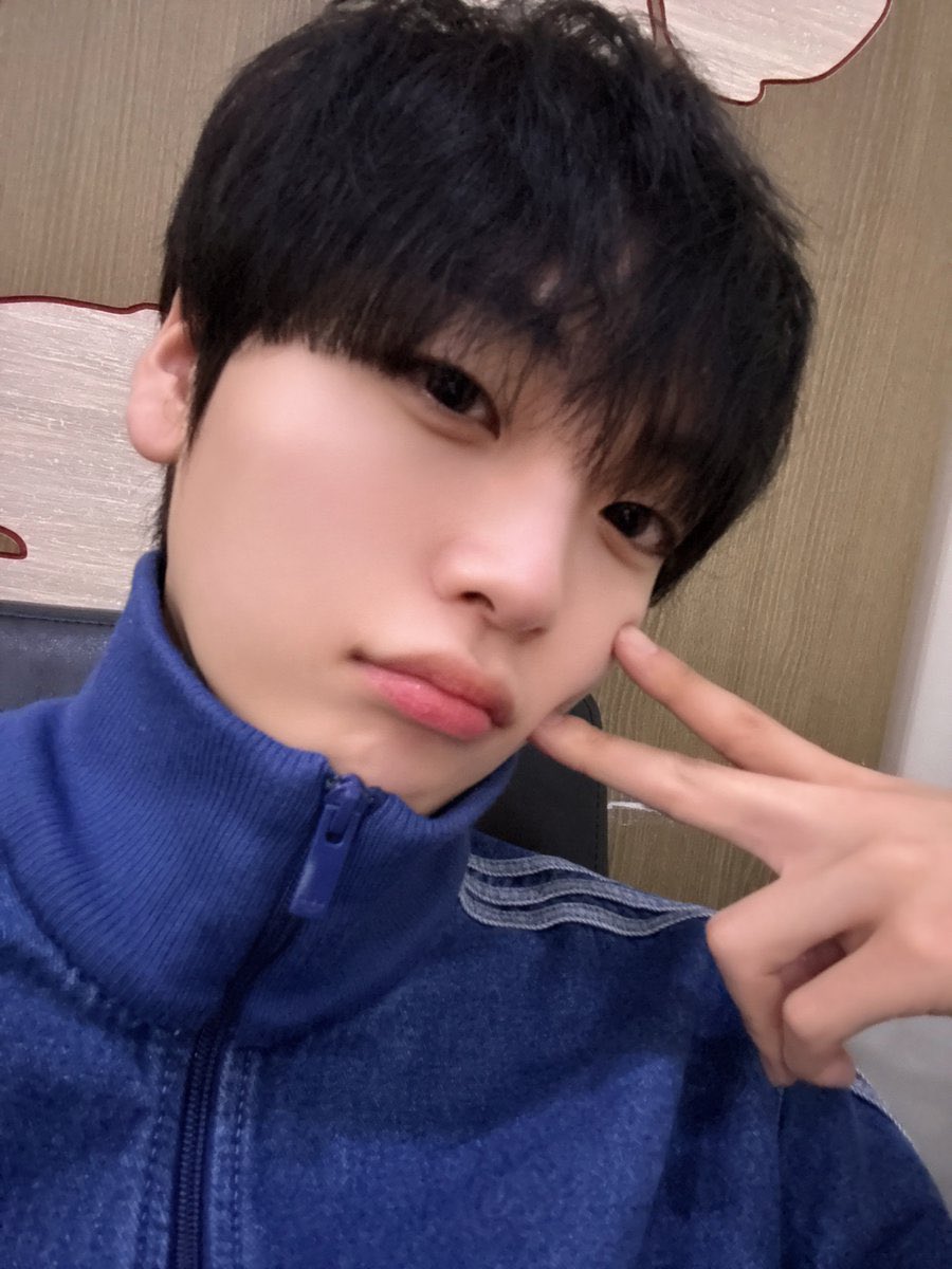 Recent activity shot of Hyeongjun (CRAVITY)