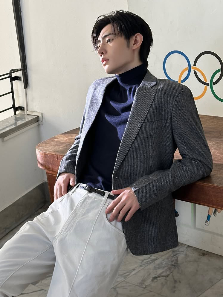 Foto aktivitas terbaru Sunghoon (ENHYPEN)