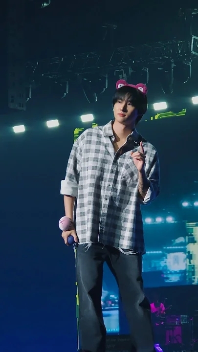 A moment captured by Hyungwon (MONSTA X)'s fan