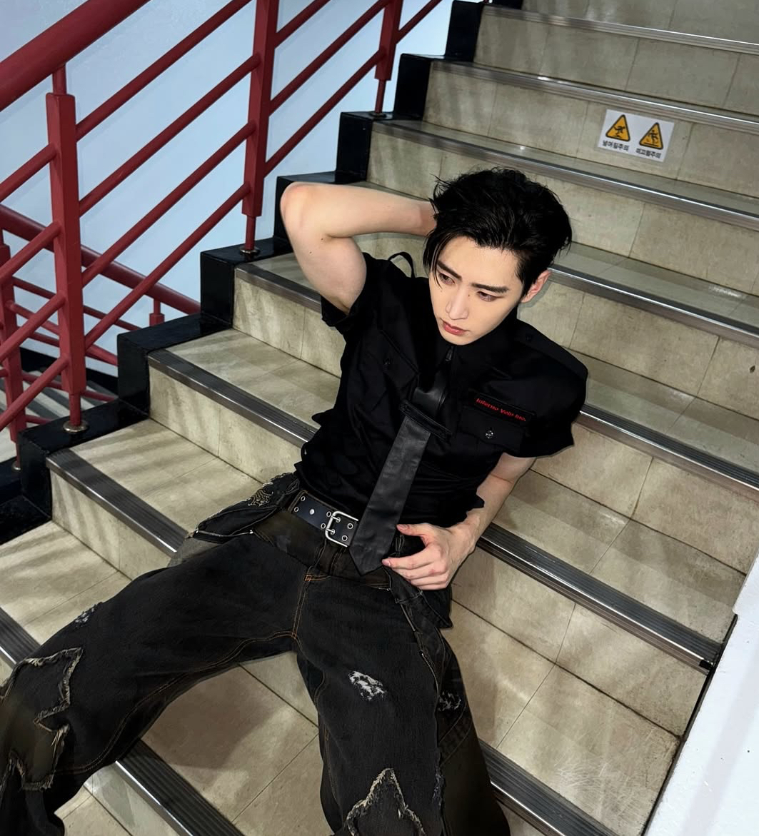 Latest photo of Sunghoon (ENHYPEN)