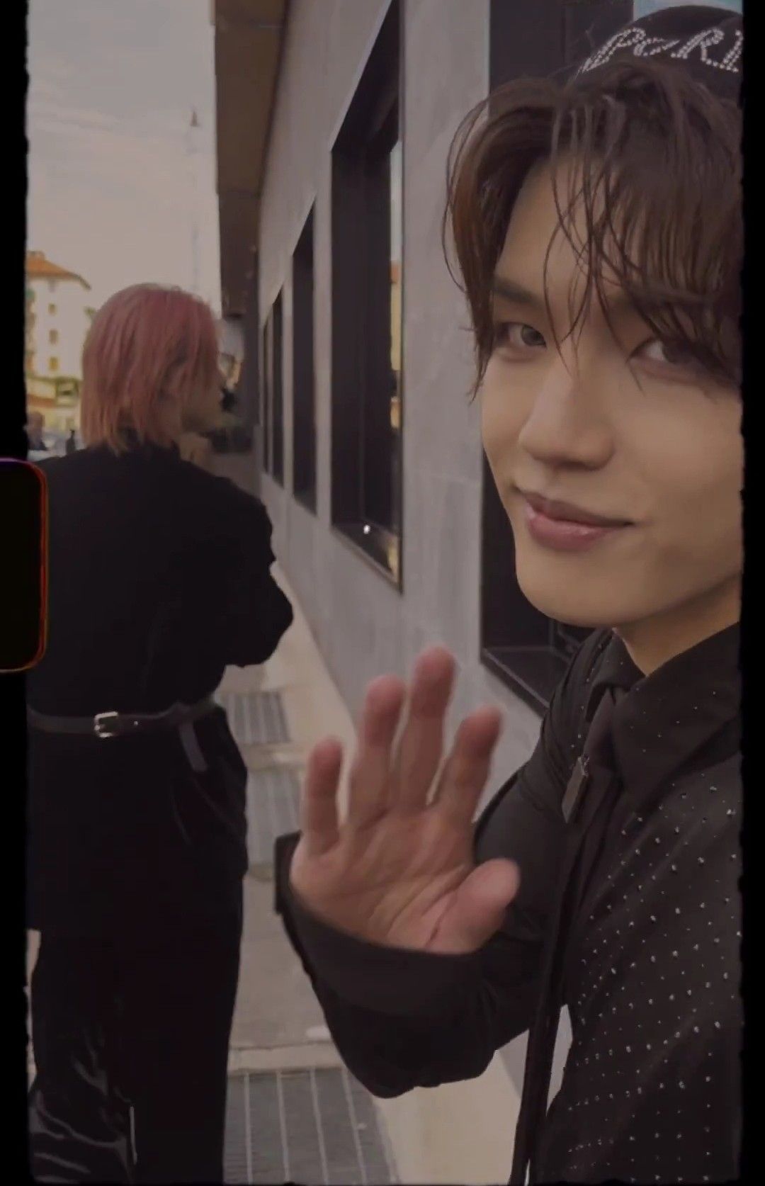 Momen yang diabadikan oleh penggemar Takatsuka Hiromu (INI)