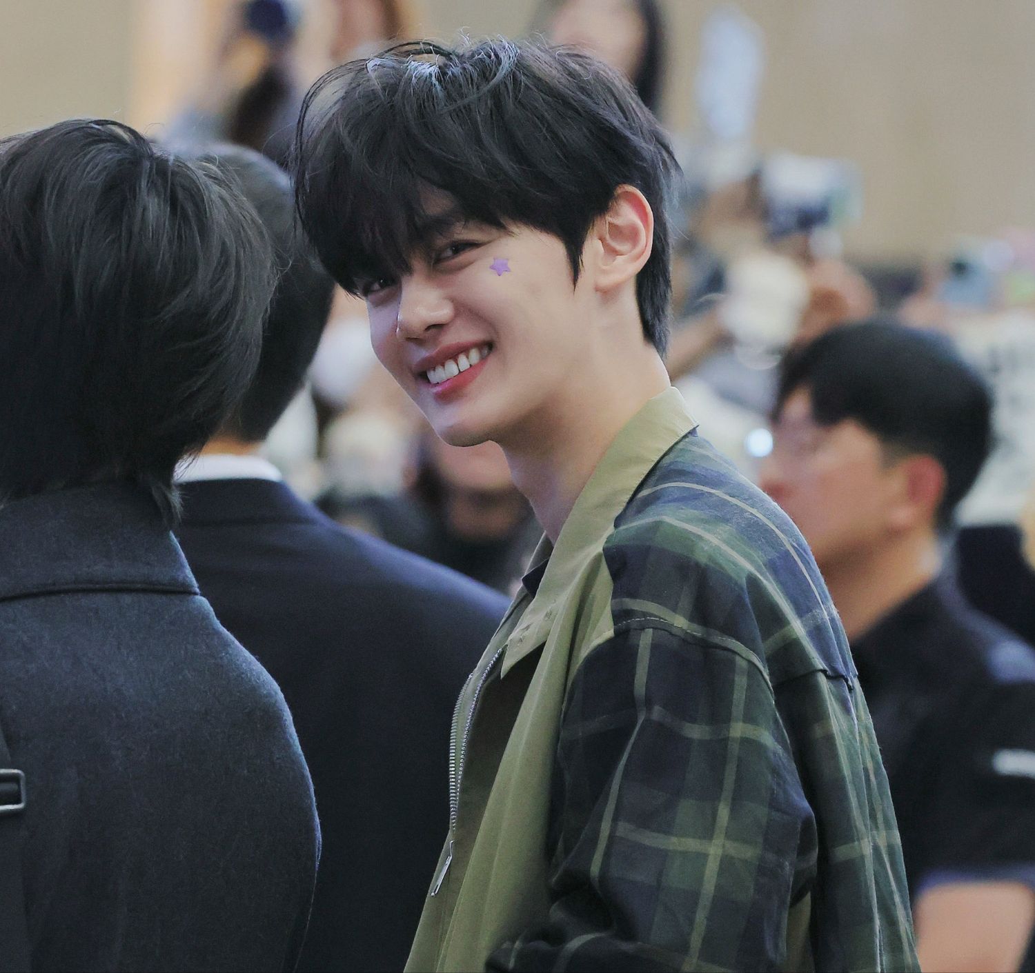 Recent activity shot of Kim Gyuvin (ZEROBASEONE)