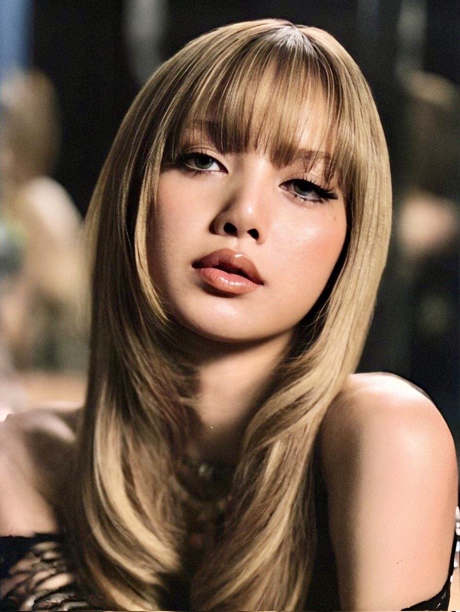 Lisa (BLACKPINK)的最新照片