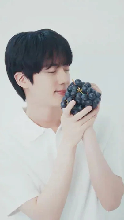 Fandom-recommended wallpaper image of Jin (BTS)