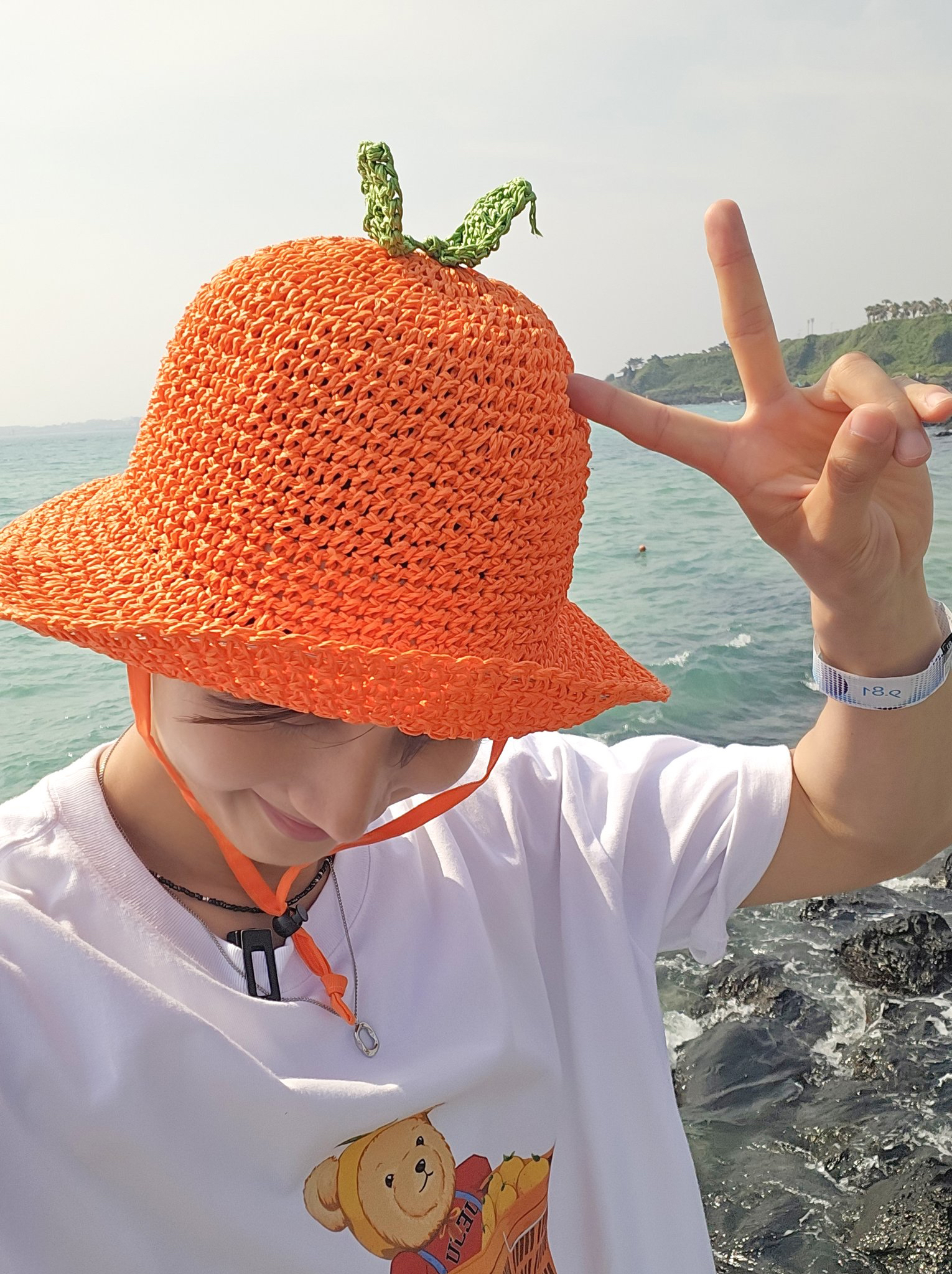 A moment captured by Hui (PENTAGON)'s fan