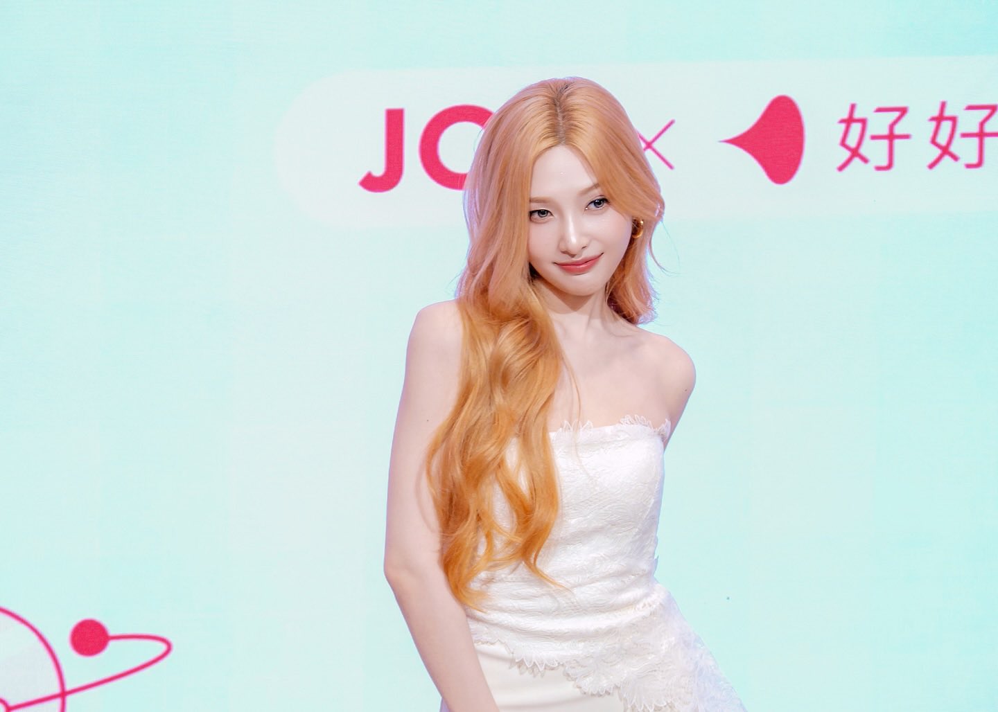 Behind-the-scenes cut of Joy (Red Velvet)