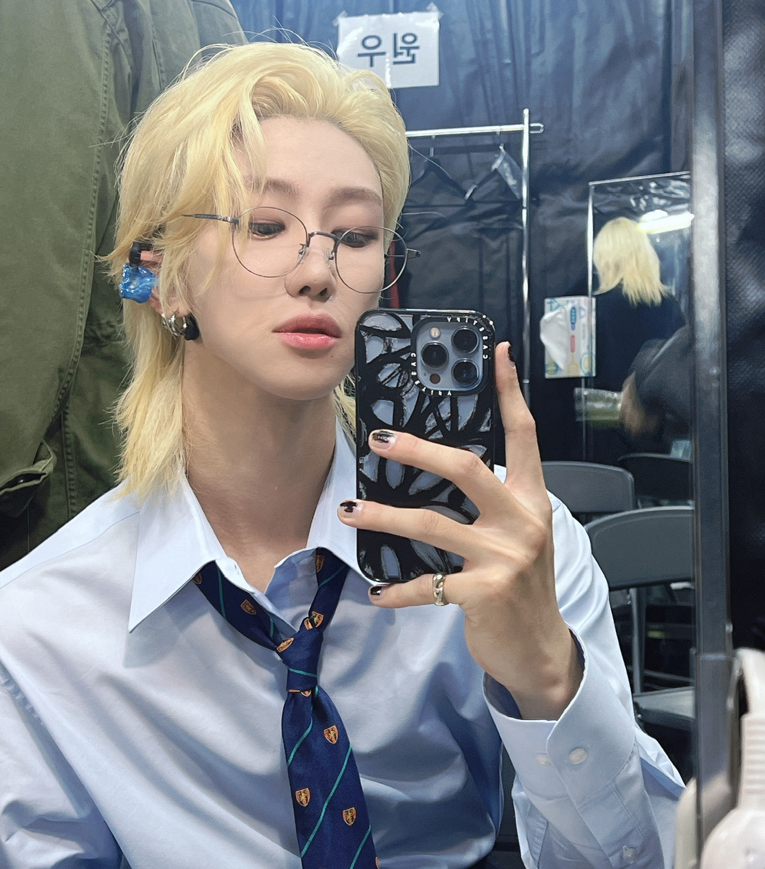 Behind-the-scenes cut of The 8 (SEVENTEEN)