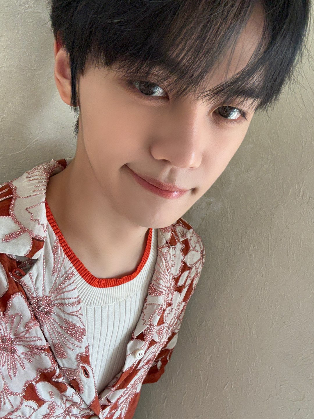 Latest photo of Kim Gyuvin (ZEROBASEONE)