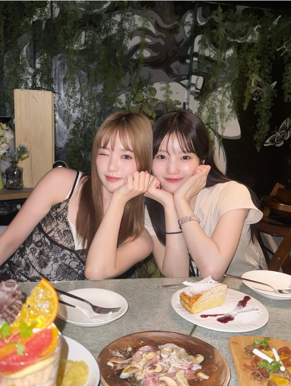 Behind-the-scenes cut of Rio (NiziU)