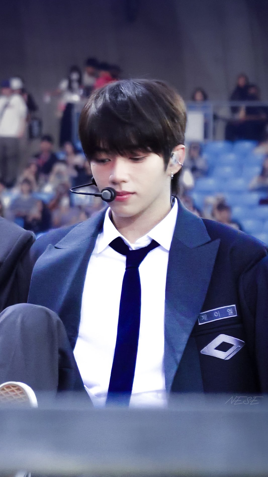 A moment captured by JL (AHOF)'s fan