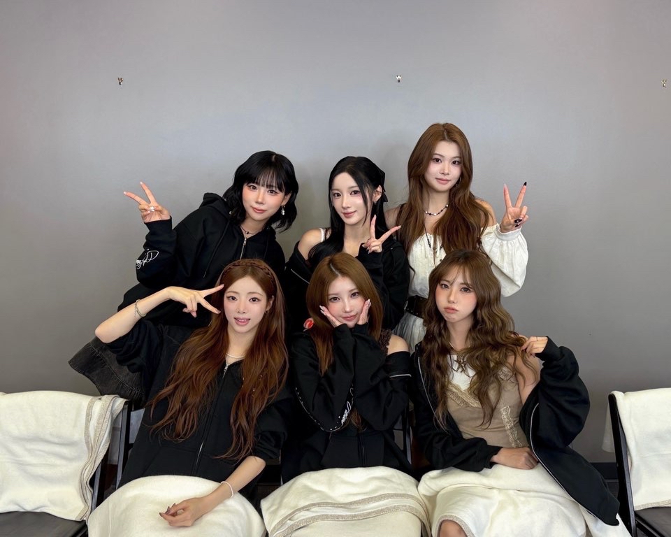 Behind-the-scenes cut of PURPLE K!SS