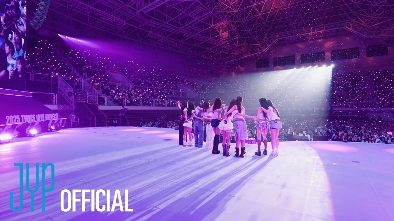 Potret di balik layar Momo (TWICE)