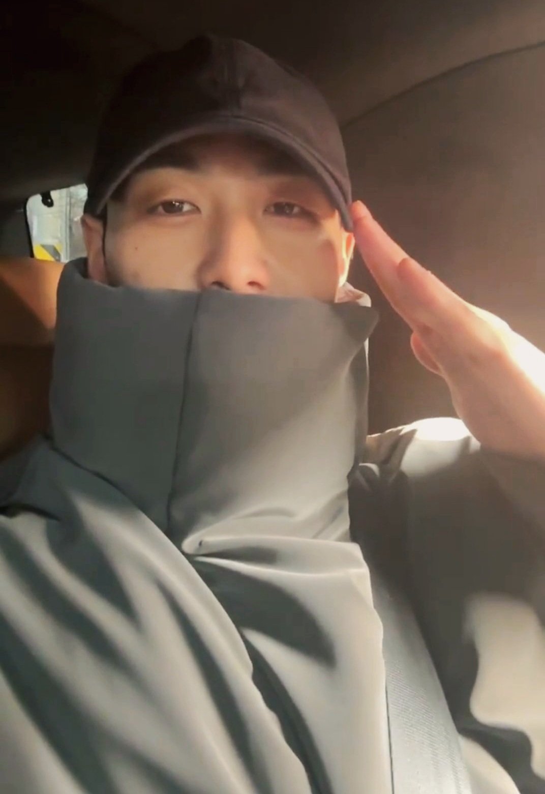 Behind-the-scenes cut of Baekho