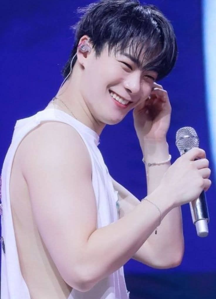 A moment captured by Moonbin (ASTRO)'s fan