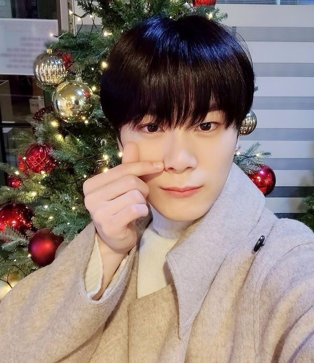 A moment captured by Moonbin (ASTRO)'s fan