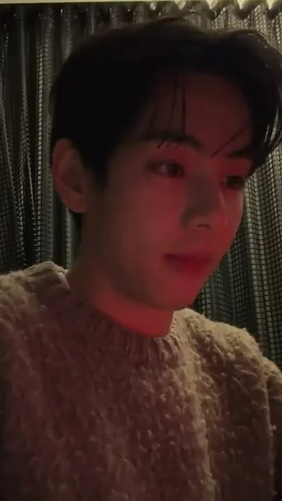 Fandom-recommended wallpaper image of V (BTS)