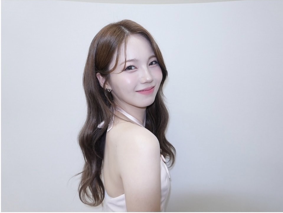Ayaka (NiziU)的最新活动照片